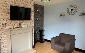 Ovington Grove 1 Free Parking Fully Equipped Kitchen 3 Bedrooms Netflix